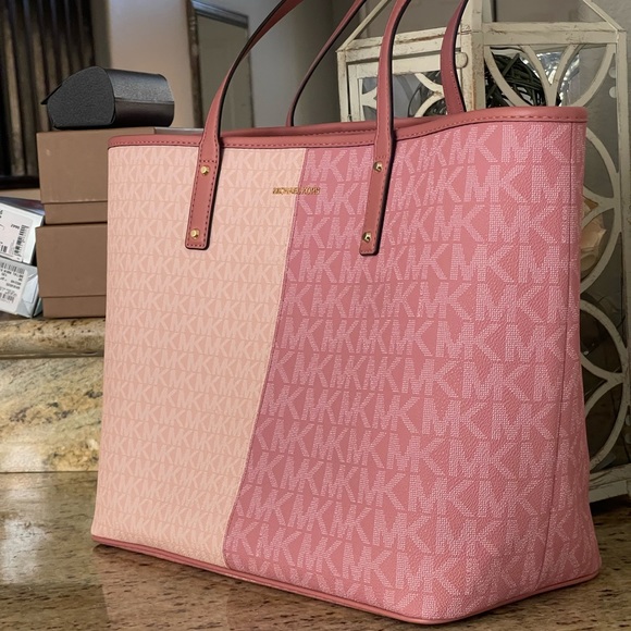 Michael Kors Handbags - New Michael Kors carter large open tote 💖